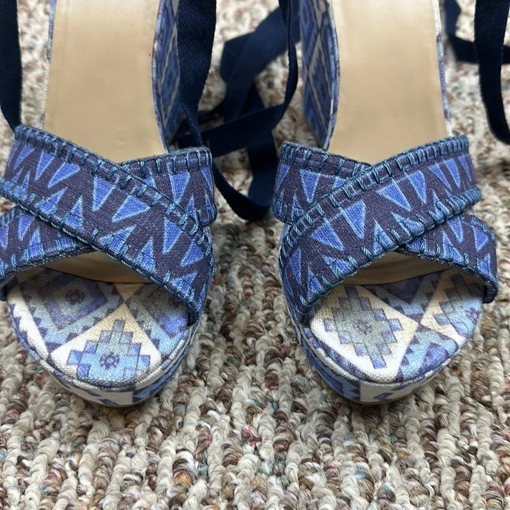 THEODORA & CALLUM X STUART WEITZMAN BIARRITZ HOLIDAY BLUE AZTEC PRINT WEDGE